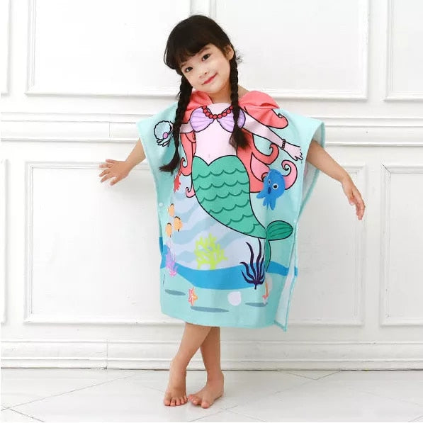 Toalla/bata de baño con gorro estilo poncho infantil